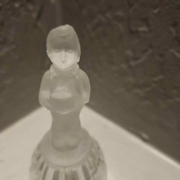 Dinner Bell 1994 Avon Hummel Goebel Crystal Bell 5.5" Hand Bell - Picture 2 of 6